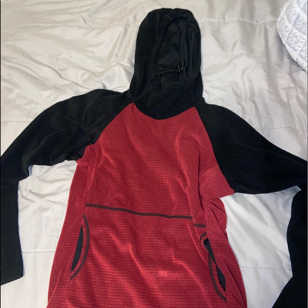 Red and black melanzana women’s xs